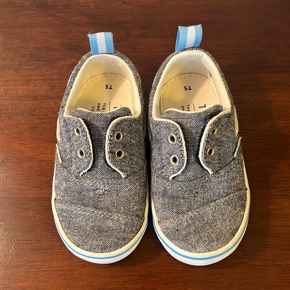 TOMS toddler shoes size 5T